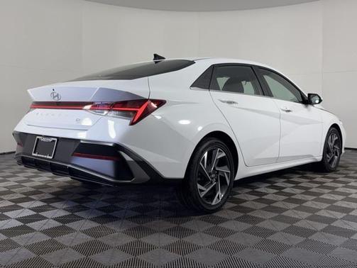 2025 Hyundai ELANTRA SEL