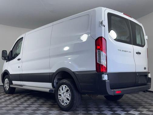 Oxford White 2024 Ford Transit-250 Base