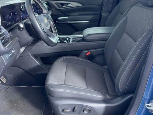 Lakeshore Blue Metallic 2024 Chevrolet Traverse LT