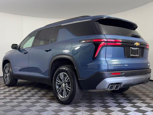 Lakeshore Blue Metallic 2024 Chevrolet Traverse LT