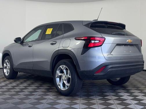 Sterling Gray Metallic 2024 Chevrolet Trax LS