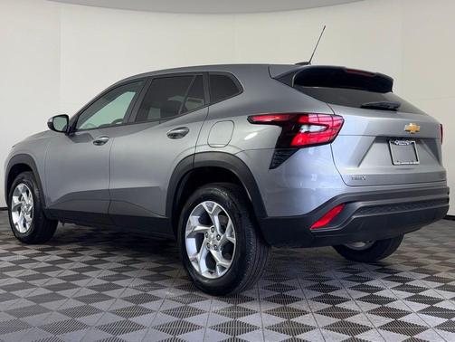 Sterling Gray Metallic 2024 Chevrolet Trax LS