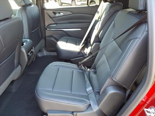 Radiant Red Tintcoat 2026 Chevrolet Traverse LT