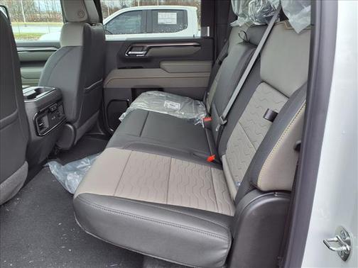 Summit White 2026 Chevrolet Silverado 2500 Crew Cab, Standard Bed, XR2, 4WD