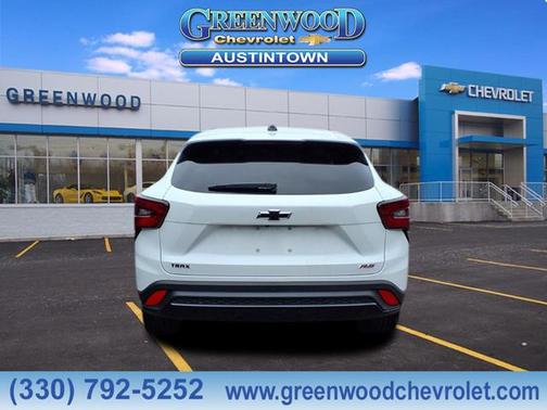 Summit White 2026 Chevrolet Trax FWD 1RS