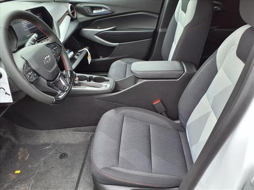 Summit White 2026 Chevrolet Trax FWD 1RS