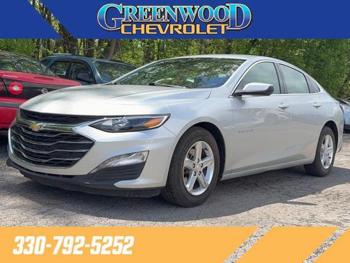 Silver Ice Metallic 2022 Chevrolet Malibu FWD LT