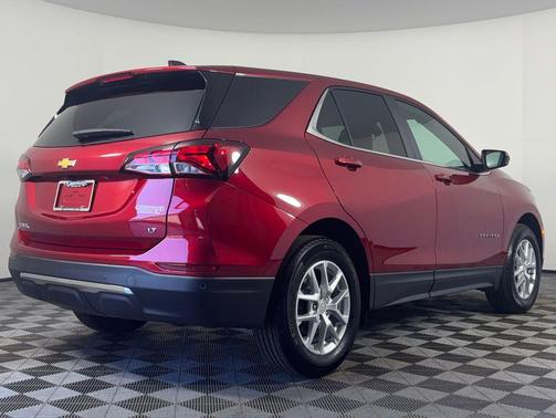 Radiant Red Tintcoat 2023 Chevrolet Equinox 1LT