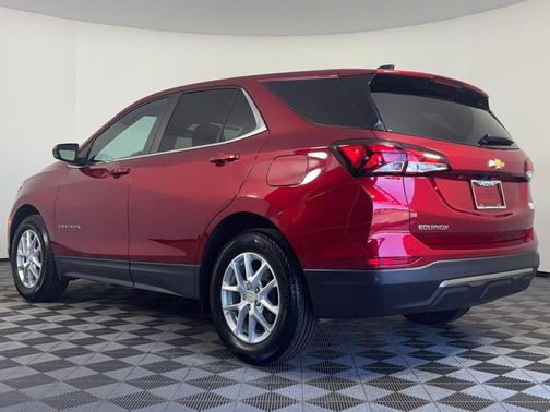 Radiant Red Tintcoat 2023 Chevrolet Equinox 1LT