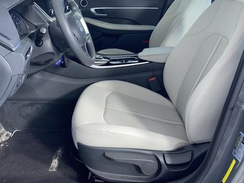2022 Hyundai SONATA SE