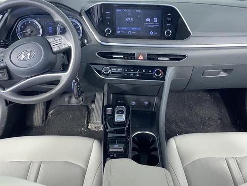 2022 Hyundai SONATA SE