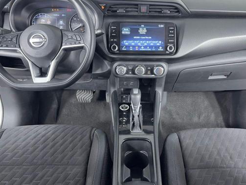 Aspen White Tricoat/Super Black 2023 Nissan Kicks SV