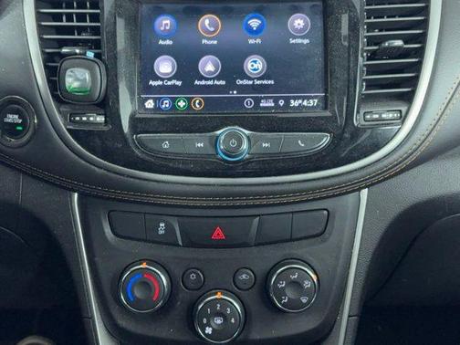 Mosaic Black Metallic 2022 Chevrolet Trax LT