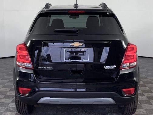 Mosaic Black Metallic 2022 Chevrolet Trax LT