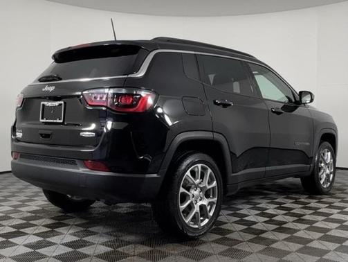 2022 Jeep Compass Latitude Lux
