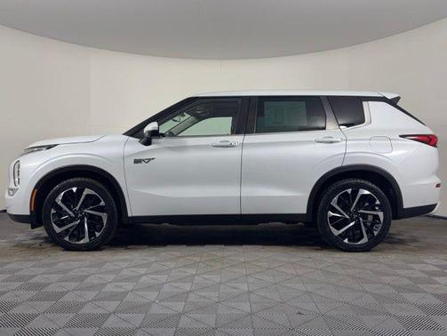2023 Mitsubishi Outlander PHEV SE S-AWC