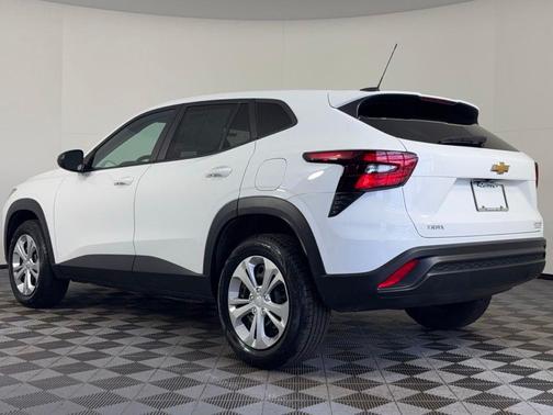 Summit White 2024 Chevrolet Trax LS