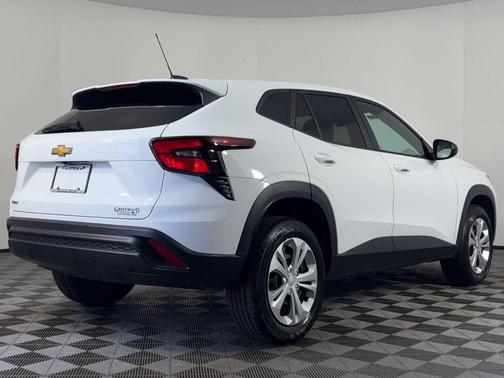 Summit White 2024 Chevrolet Trax LS
