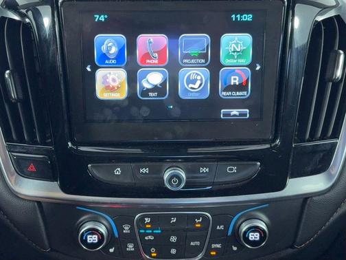 Silver Ice Metallic 2019 Chevrolet Traverse LT Cloth