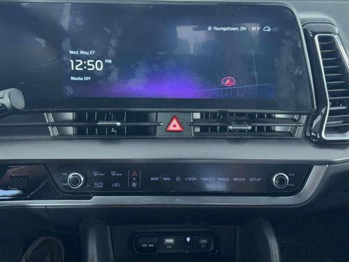 Ebony Black 2024 Kia Sportage EX