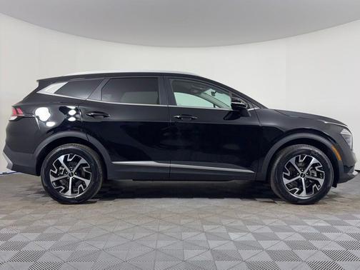 Ebony Black 2024 Kia Sportage EX