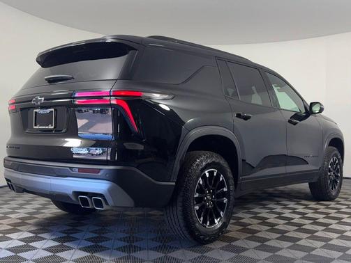 Mosaic Black Metallic 2025 Chevrolet Traverse AWD Z71