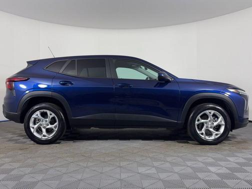 Blue Glow Metallic 2024 Chevrolet Trax LS