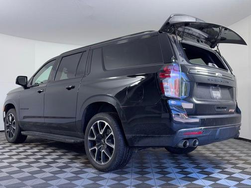 Black 2022 Chevrolet Suburban RST