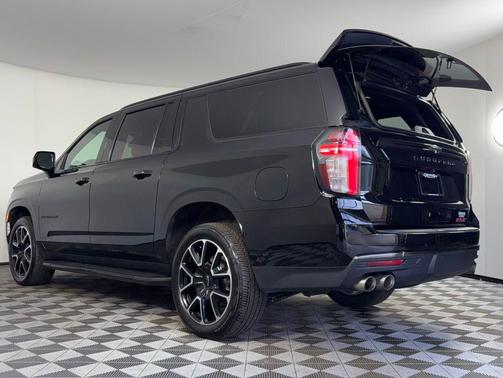 Black 2022 Chevrolet Suburban RST