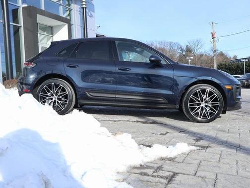 2023 Porsche Macan Base