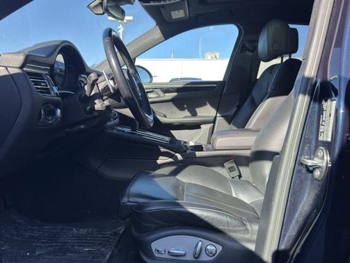 2023 Porsche Macan Base