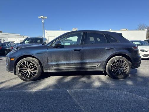 2023 Porsche Macan Base