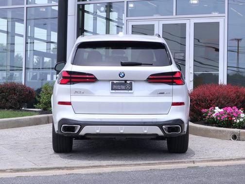 Mineral White Metallic 2026 BMW X5 xDrive40i