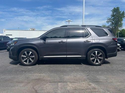 Modern Steel Metallic 2024 Honda Pilot Touring 8-Passenger