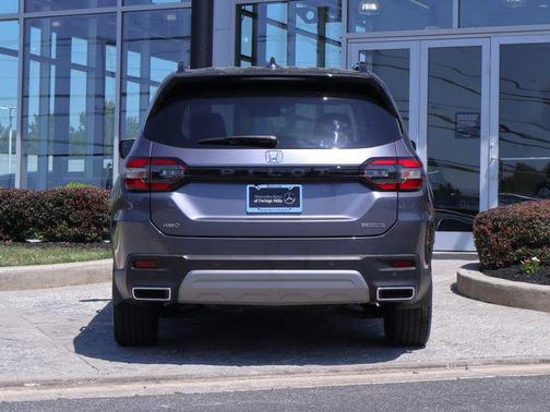 Modern Steel Metallic 2024 Honda Pilot Touring 8-Passenger