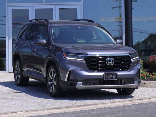 Modern Steel Metallic 2024 Honda Pilot Touring 8-Passenger