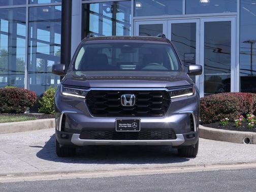 Modern Steel Metallic 2024 Honda Pilot Touring 8-Passenger