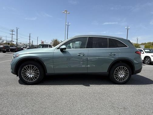 2025 Mercedes-Benz GLC 300 4MATIC