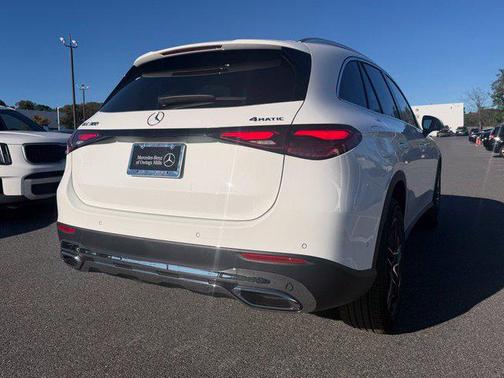 Polar White 2027 Mercedes-Benz GLC 300 4MATIC