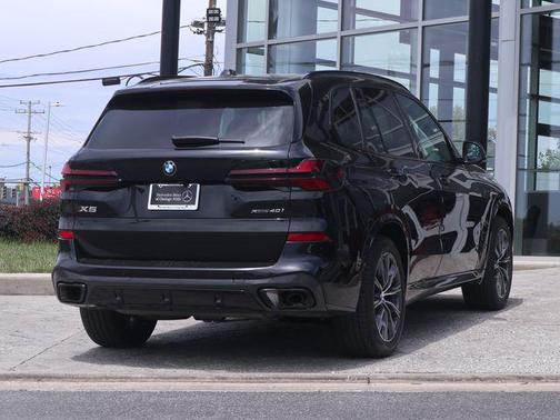 Black Sapphire Metallic 2024 BMW X5 xDrive40i