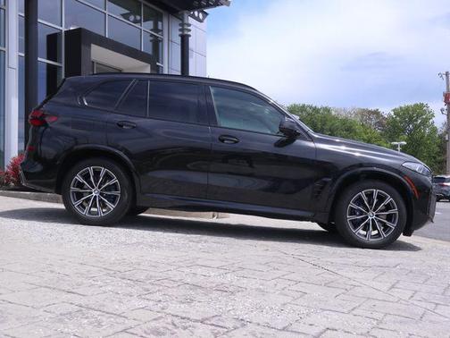 Black Sapphire Metallic 2024 BMW X5 xDrive40i