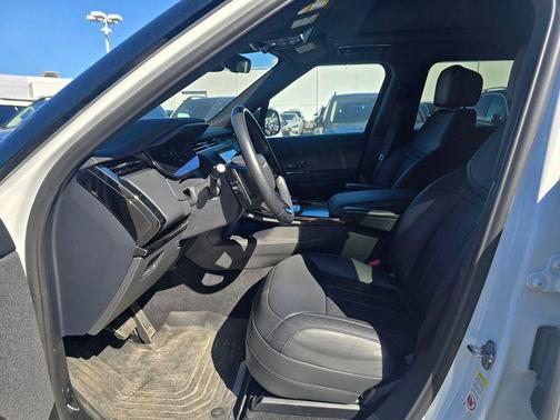 Fuji White 2023 Land Rover Range Rover Sport SE