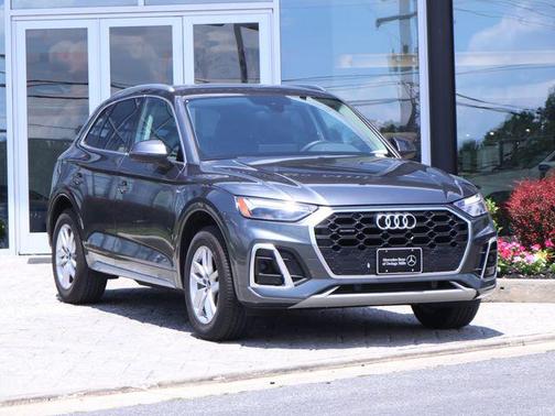 Daytona Gray Pearl Effect 2023 Audi Q5 45 S line Premium