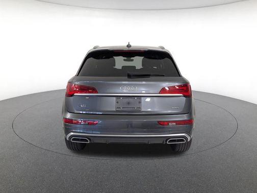 Daytona Gray Pearl Effect 2023 Audi Q5 45 S line Premium