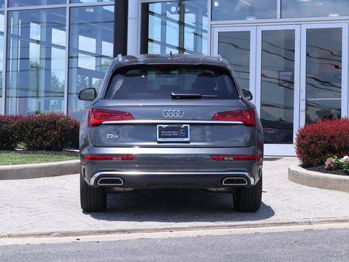 Daytona Gray Pearl Effect 2023 Audi Q5 45 S line Premium