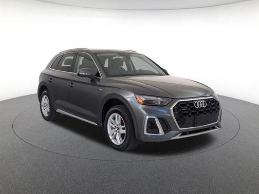 Daytona Gray Pearl Effect 2023 Audi Q5 45 S line Premium