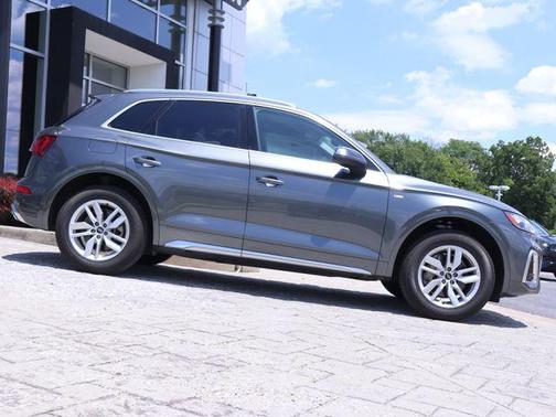 Daytona Gray Pearl Effect 2023 Audi Q5 45 S line Premium