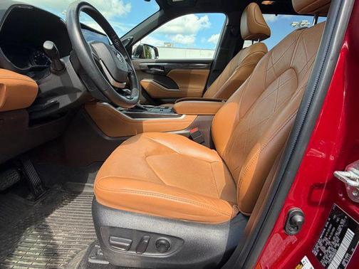 Ruby Flare Pearl 2022 Toyota Highlander Hybrid Platinum