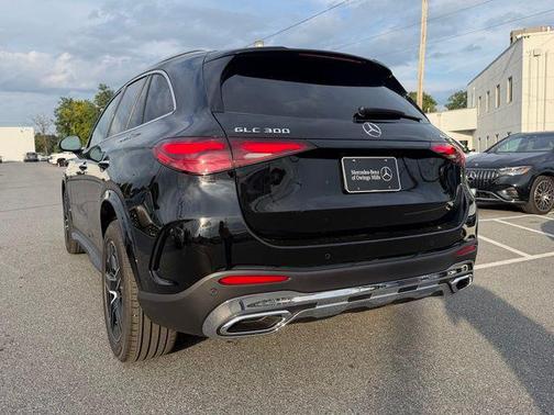 Black 2027 Mercedes-Benz GLC 300 4MATIC