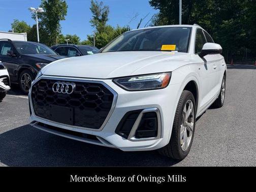 Glacier White Metallic 2023 Audi Q5 45 S line Premium Plus